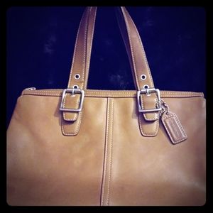Coach handbag in Tan EUC